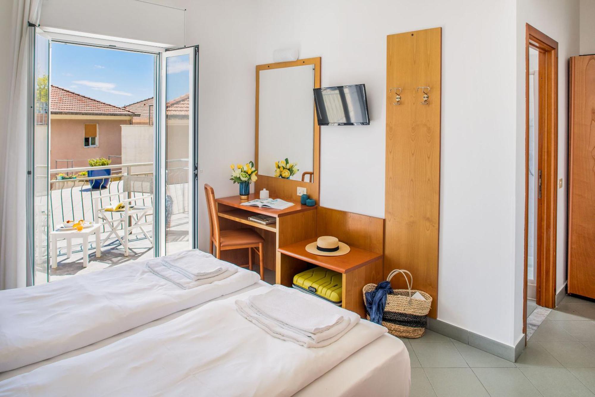 Hotel Tritone Laigueglia Esterno foto