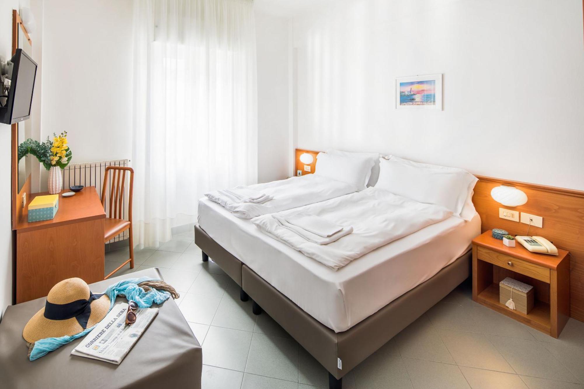 Hotel Tritone Laigueglia Esterno foto