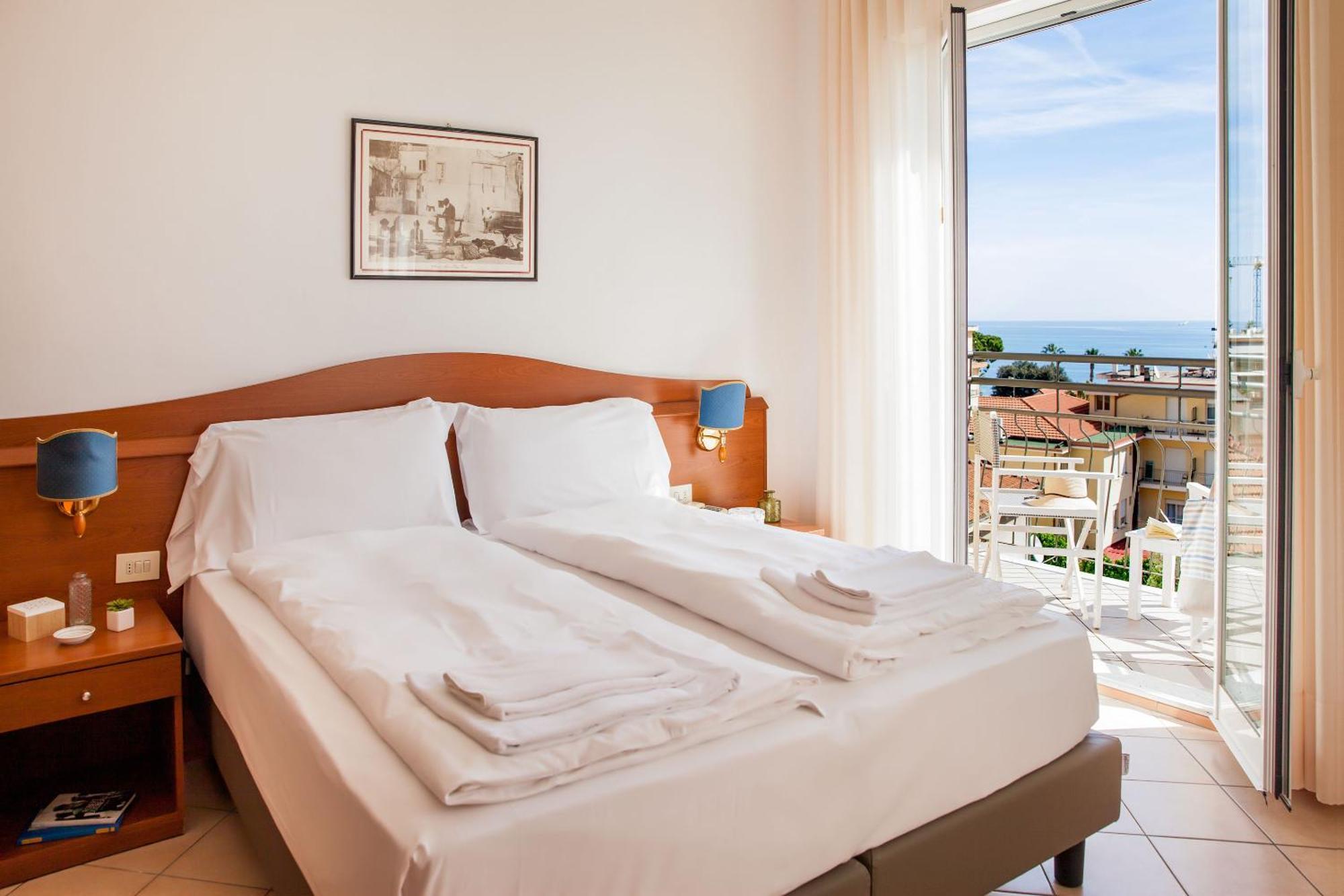 Hotel Tritone Laigueglia Esterno foto