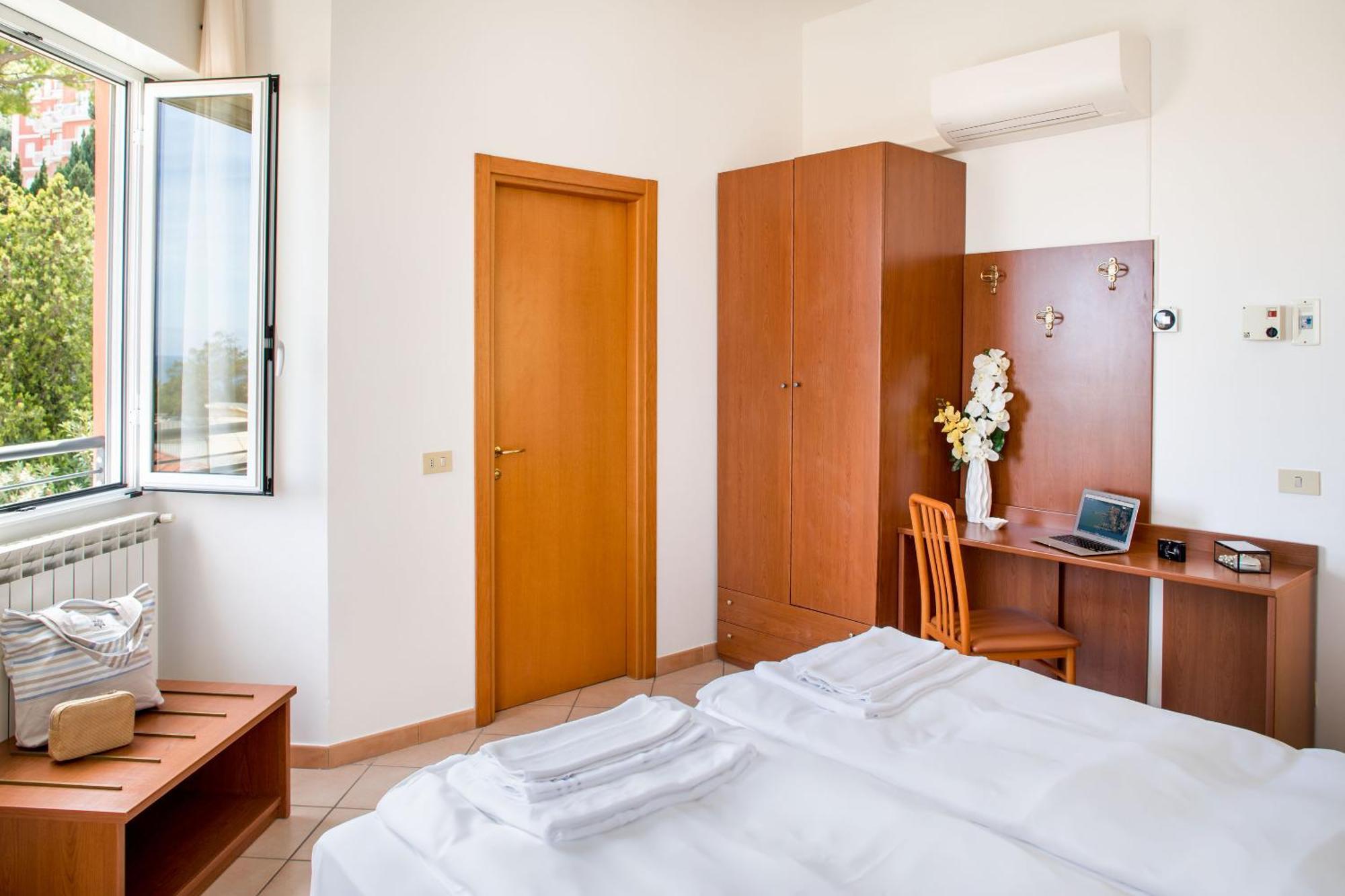 Hotel Tritone Laigueglia Esterno foto